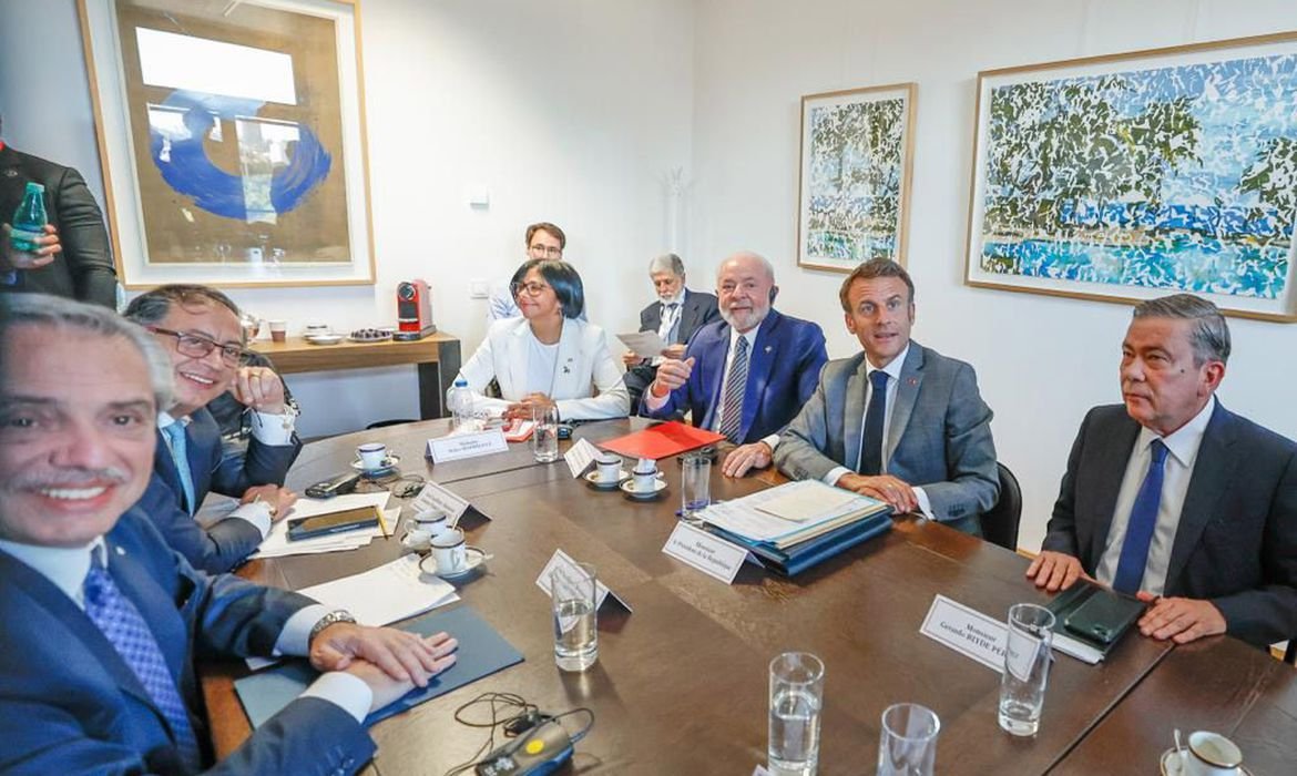 Bruxelas, Bélgica, 17.07.2023 - Reunião com o Presidente da República Francesa, Emmanuel Macron, o Presidente da Nação Argentina, Alberto Fernández, o Presidente da República da Colômbia, Gustavo Petro, e a Vice-Presidente da República Bolivariana da Venezuela, Delcy Rodríguez, na III Cúpula CELAC-UE.